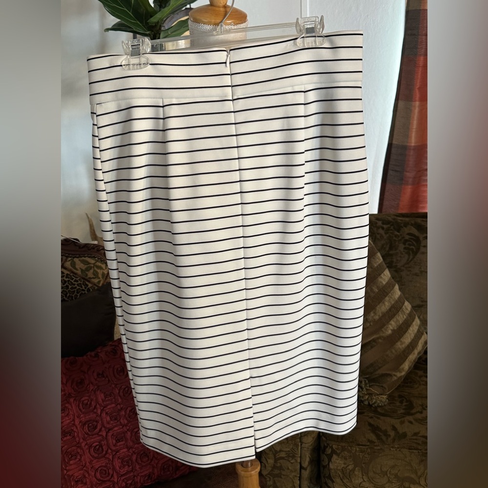 Antonio Melani Size 10 Black and White Skirt - Picture 2 of 8